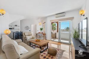 Puerto Cabopino Retreat - Sunny Terraces & Pool