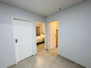 DECADE Self-catering