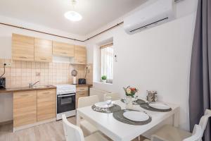 Close to Airport - Free Parking - Balcony - Simple
