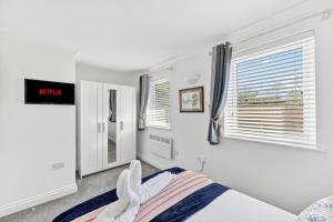 Boutique Bungalow • Excellent Location • Driveway Parking • Fast Wifi • Yoko Property