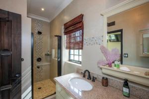 The Pilot House - Private 4-Suite Boutique Estate