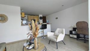 Luxurious apartment, convenient location near clinics