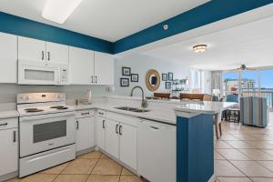 Pelican Beach Resort 1818