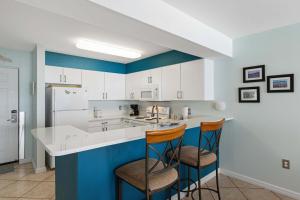 Pelican Beach Resort 1818