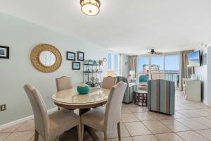 Pelican Beach Resort 1818