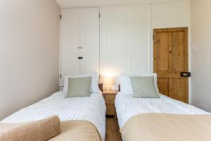 City Centre, River views, Sleeps 5, Free Parking