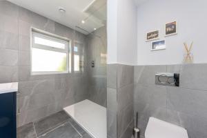 City Centre, River views, Sleeps 5, Free Parking