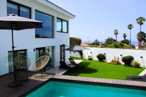 Villa Brisamar mit Meerblick und beheiztem Pool