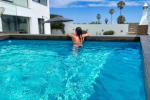 Villa Brisamar mit Meerblick und beheiztem Pool