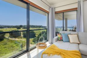 Sea View, Beach & Pool - Private Parking AC & WiFi