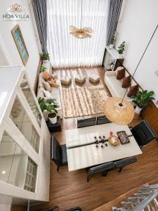 The BBQ Legacy Retreat, 15 Guests, Midway Airport D1, at Food & Fashion Street, Balcony