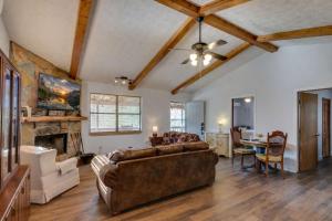 Secluded - Renovated Cabin - Enjoy Peace & Quiet