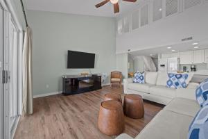 Birds Nest Ocean View Condo w Balcony