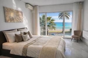 Exceptional studio with panoramic sea views
