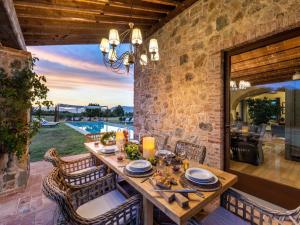 Farmhouse in Tuscany with Pool and Pizza Oven