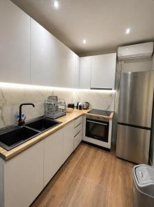 Central Apartment with Balcony