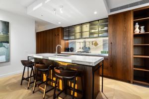 Sky-High Opulence Panoramic Melbourne Views