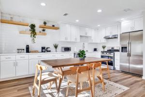 4 min from UCR, 3 bedrooms, 2 bath, newly renovated, academic loft