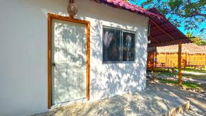 Paradise Beach Bacalar A Pie De Laguna