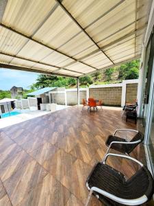 Casa turística con piscina privada y vista al mar