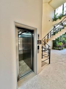 Luxury Loft minutes from the sea!