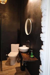 Eroilor Apartment - The Artsy Nest