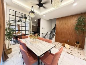 80 Pinang - Dolby Atmos Soundbar, Netflix, Apple TV