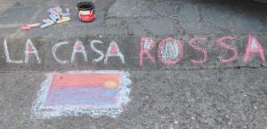 La casa rossa nel Monferrato a Moncucco Torinese