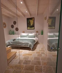 Sofias boutique cottage, Village Stay near Ipsos
