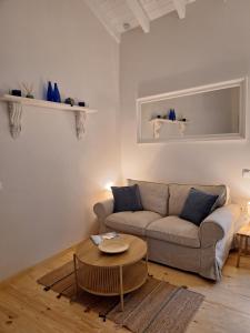 Sofias boutique cottage, Village Stay near Ipsos