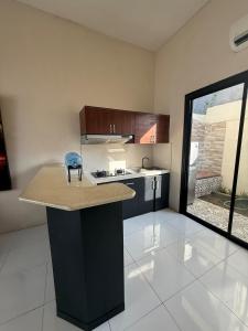 2 Br House Near Finn Beach Club