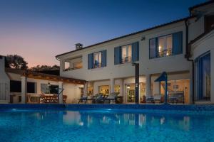 Luxury villa Sea Whisper steps from beach with indoor & outdoor pools near Šibenik