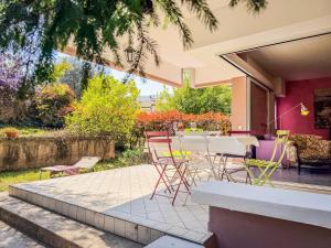 Glicine House 2 Bedroom Retreat with Pool, Private Garden, Terrace near Salò & Lake Garda