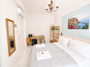 Vertigini Suites, Il Rifugio dell Amore per SOLE COPPIE , A 50m dalla Stazione e dalla Via dell Amore con Vista Mare e Intimità Appagante