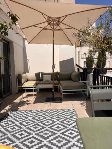 Rare ! 4BR Penthouse with terraces, up to 7p, near Champs-Elysées