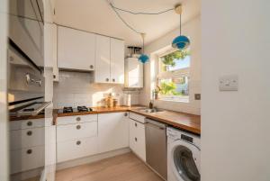 Canal View House - 2BR with Garden & Parking