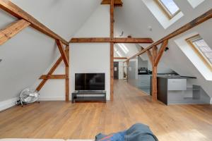 Skylight Loft - Przestronny Apartament z wanną i parkingiem by Lion Apartments Sopot