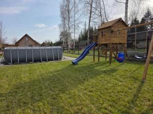 Domek z bala na Podlasiu z balią ogrodową