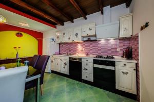 Cozy place near beach in the center Kastel Stari