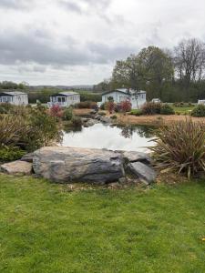 Deer View Escape - 8 Berth Retreat - Malvern View Holiday Park