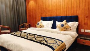 4everstay By Hotel High Bhagsu Nag Ultra Luxury Premium Rooms With Free Parking & Wifi !!! #BestView #Beststay #HighlyRecommeded