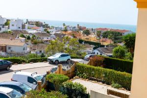 Sunny 2BR Apartment Near Faro Beach with Balcony