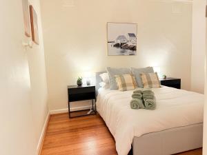 SAVREYA Stays - The Deco Residence - Art Deco Heritage Apartment in Balaclava