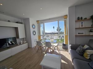 SOLO FAMILIAS Fantástico apartamento frente al mar