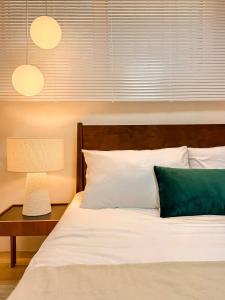 Seokchon, Lotte World, Jamsil, Seongsu, 20 minutes from Gangnam, Asan Medical Center