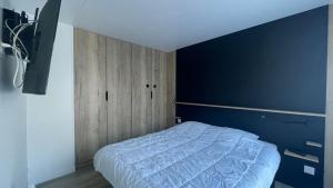 Spacious bungalow with heated pool and jacuzzi