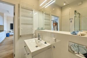 Golden Hour Apartments- Platan Tower 102