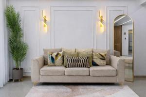 Spacious 4BR Penthouse Patio Perfect for Groups