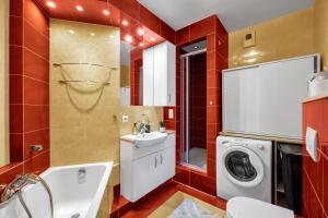 Spacious 2Br Apt with Balcony Parking