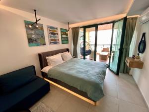 Deep Blue Horizon Studio By The Sea